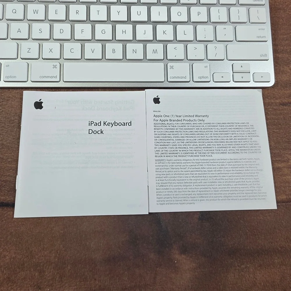 Apple iPad Keyboard Dock A1359 White Silver Good 30-Pin Connector MC359LL/A